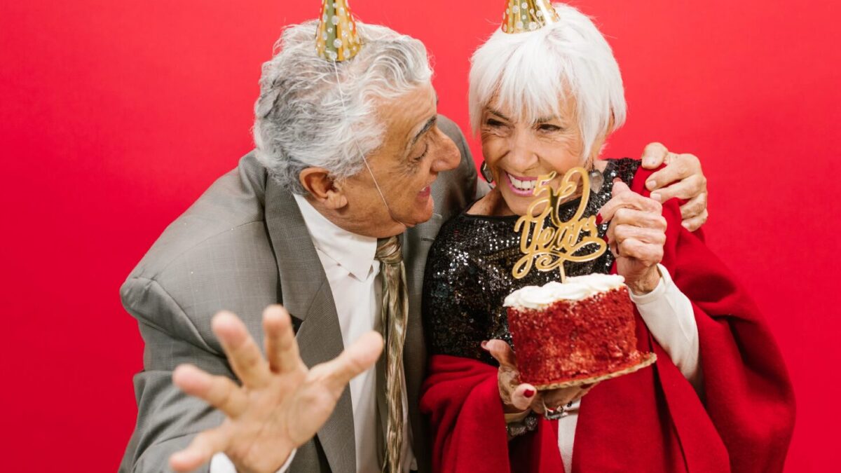 Kostenlose kurze Sprüche zur Goldenen Hochzeit – Herzliche Glückwünsche für 50 Jahre Liebe